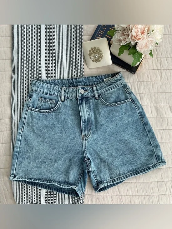 Used Classic High-Rise Denim Shorts in Light Blue - Picture 1 of 9